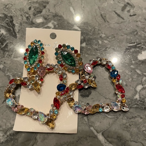 Jewelry - gem heart earrings!